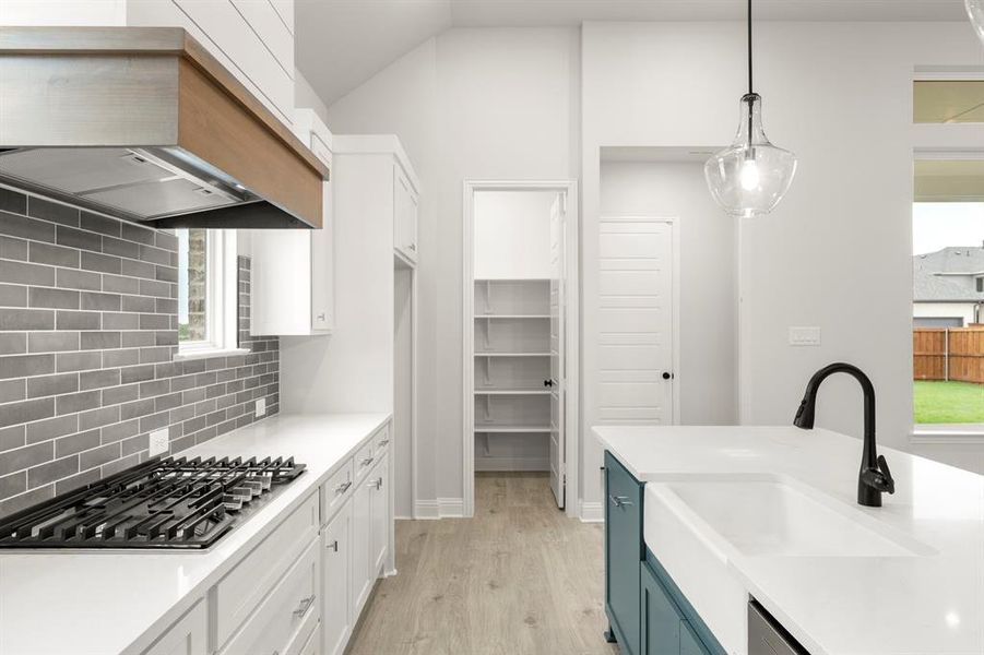 11. 9304 Blooming Ivy - Kitchen (3) 11. 9304 Blooming Ivy - Kitchen (3)