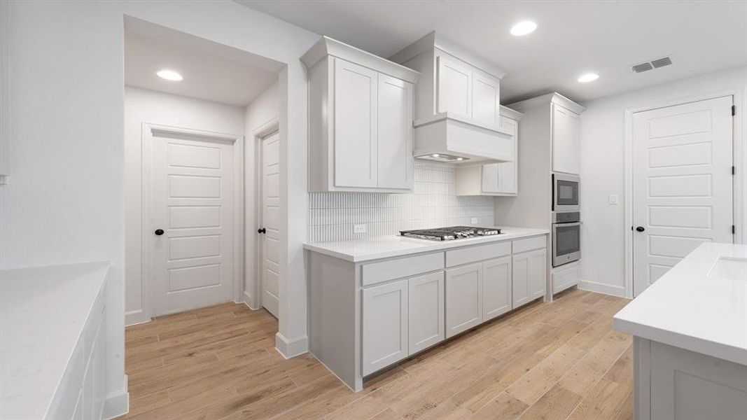 Furnished interior view inside a new home in Avondale, Fate (Image 12).