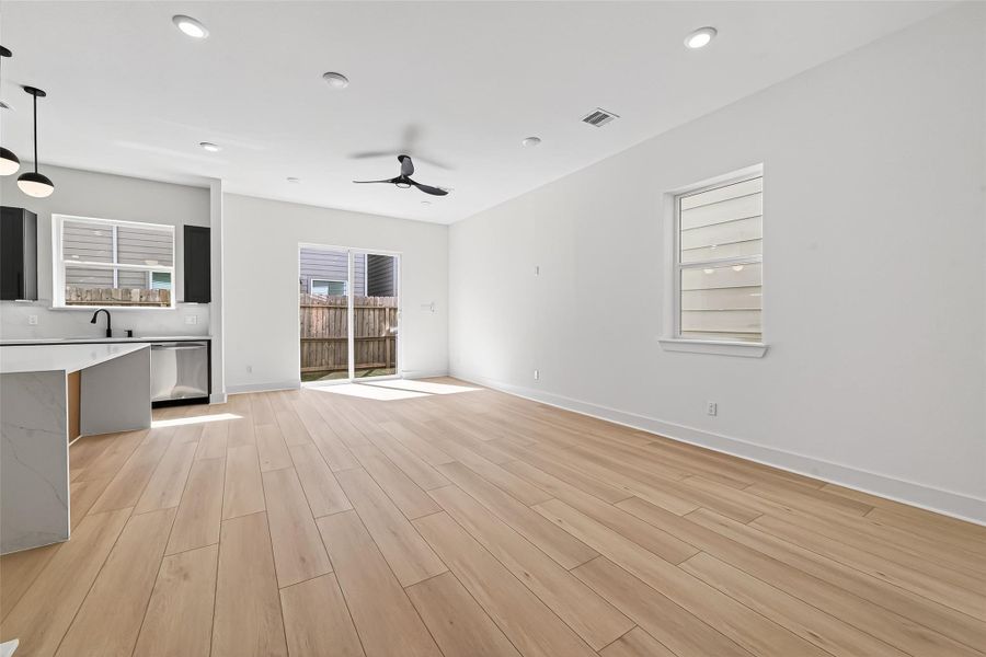 Spacious, unfurnished interior of a new home in , Houston (Image 23).