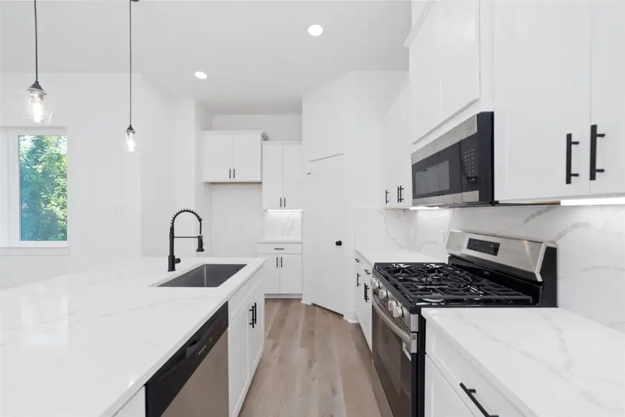 Stunning Kitchen on the 2nd Level Stunning Kitchen on the 2nd Level