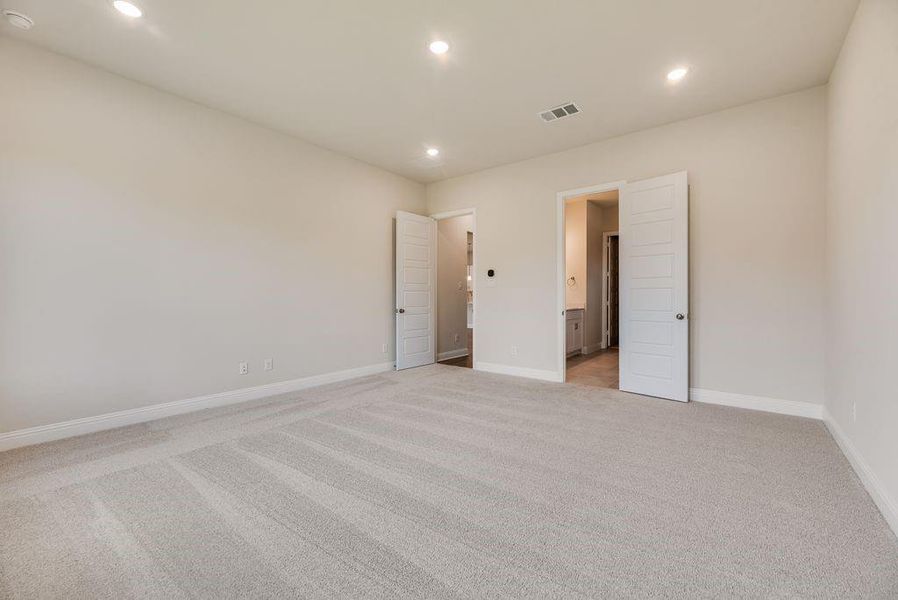 Spacious, unfurnished interior of a new home in Bayside, Rowlett (Image 18).