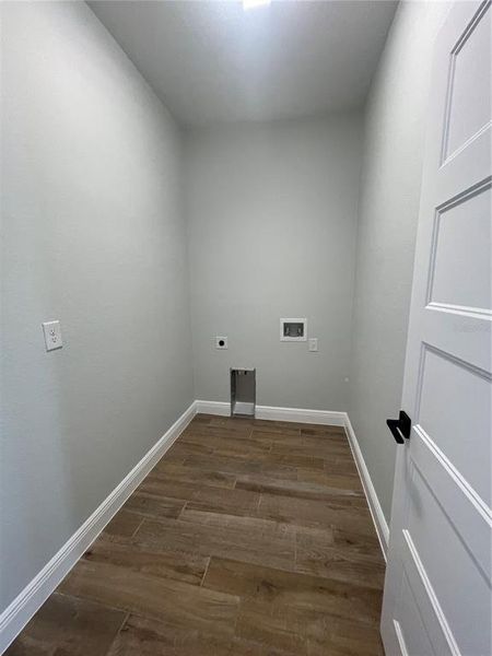 Spacious, unfurnished interior of a new home in , Englewood (Image 15).