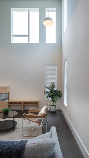 20’ ceilings and a corner spot to display your finest holiday Pintrest moments.