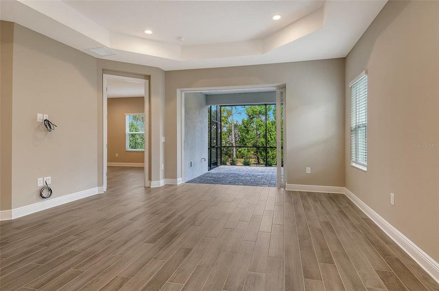 Spacious, unfurnished interior of a new home in , Venice (Image 11).