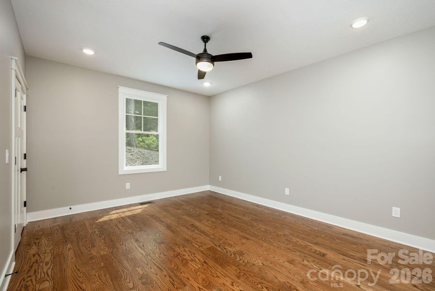 Spacious, unfurnished interior of a new home in , Flat Rock (Image 34).
