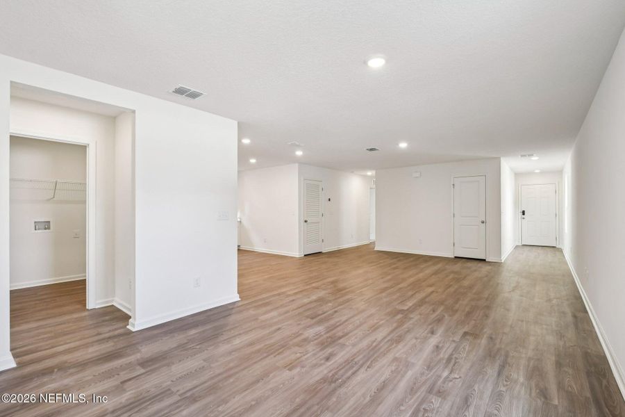Spacious, unfurnished interior of a new home in Kings Landing, Jacksonville (Image 20).