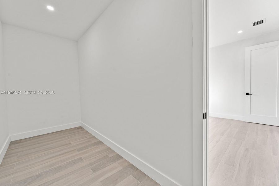 Spacious, unfurnished interior of a new home in , Miami (Image 31).