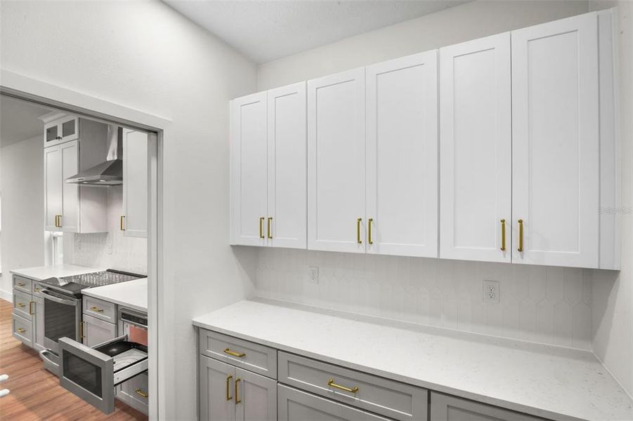 Furnished interior view inside a new home in , Orlando (Image 32).