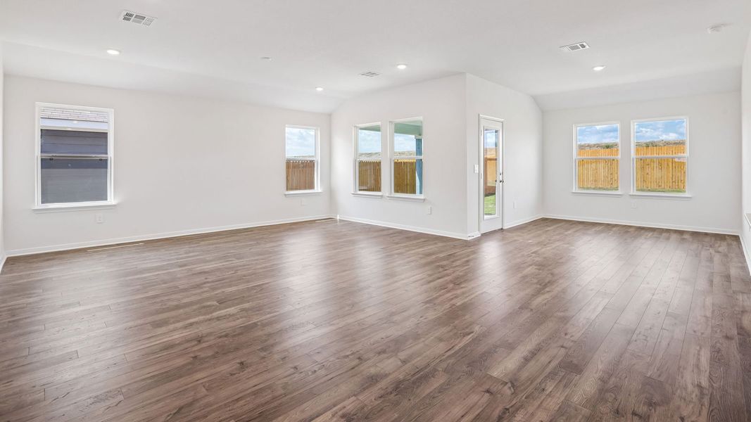 Spacious, unfurnished interior of a new home in Prairie Lakes, Buda (Image 19).