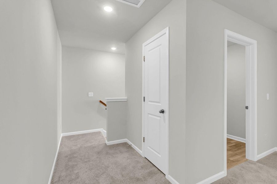 Spacious, unfurnished interior of a new home in Wildcat Chase, Summerville (Image 34).