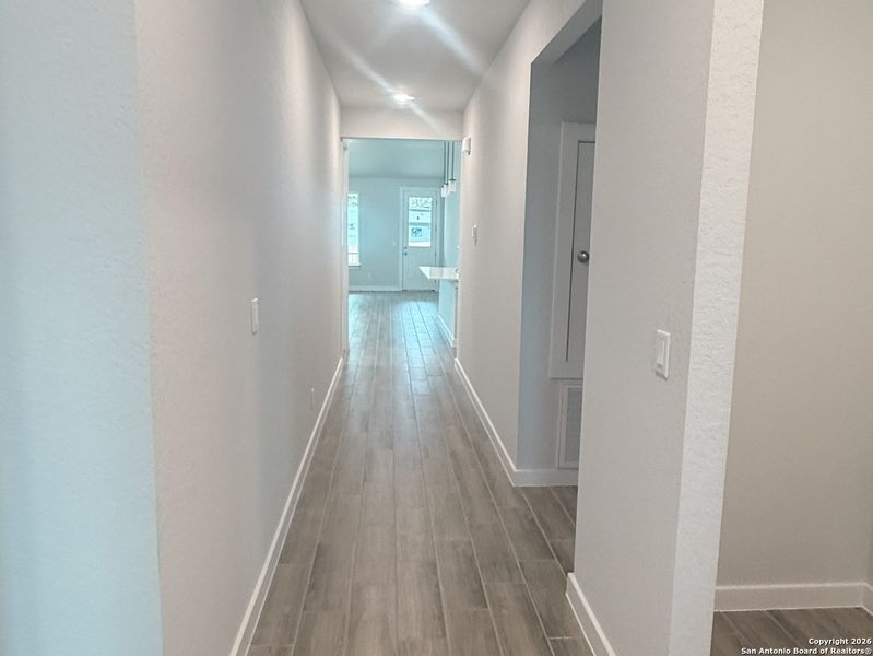 Spacious, unfurnished interior of a new home in Weston Oaks, San Antonio (Image 7).