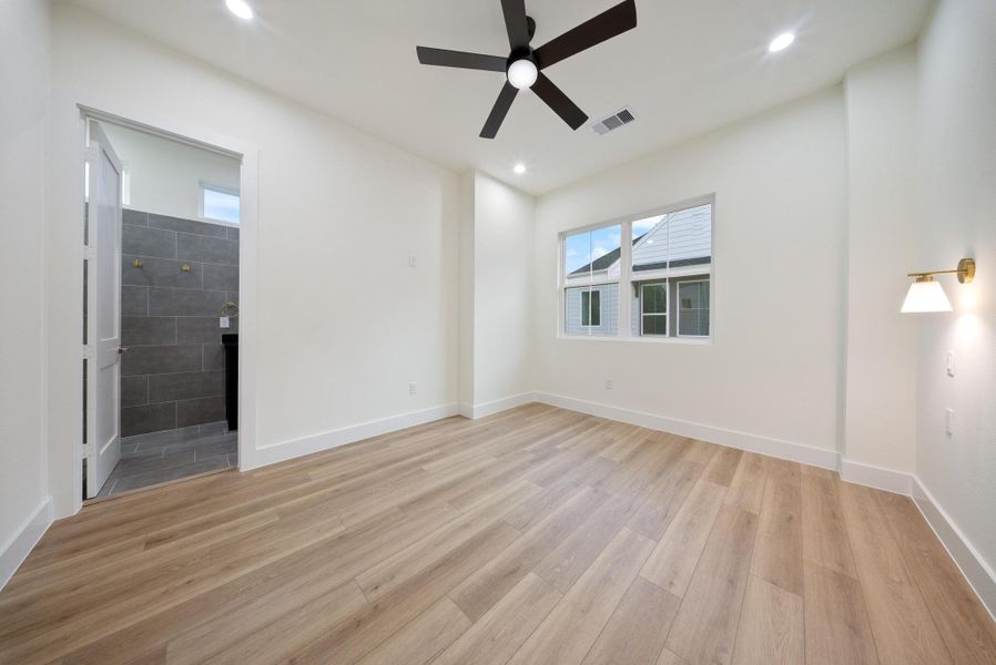 Spacious, unfurnished interior of a new home in , Houston (Image 22).