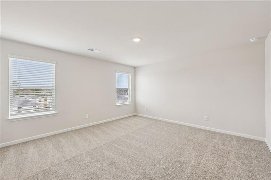 Spacious, unfurnished interior of a new home in Hawthorne Station, College Park (Image 25).