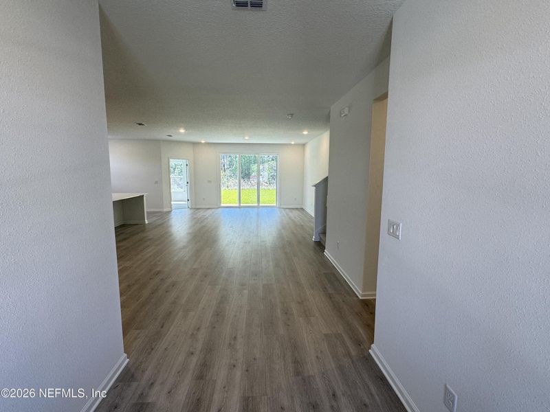 Spacious, unfurnished interior of a new home in Hyland Trail, Green Cove Springs (Image 16).