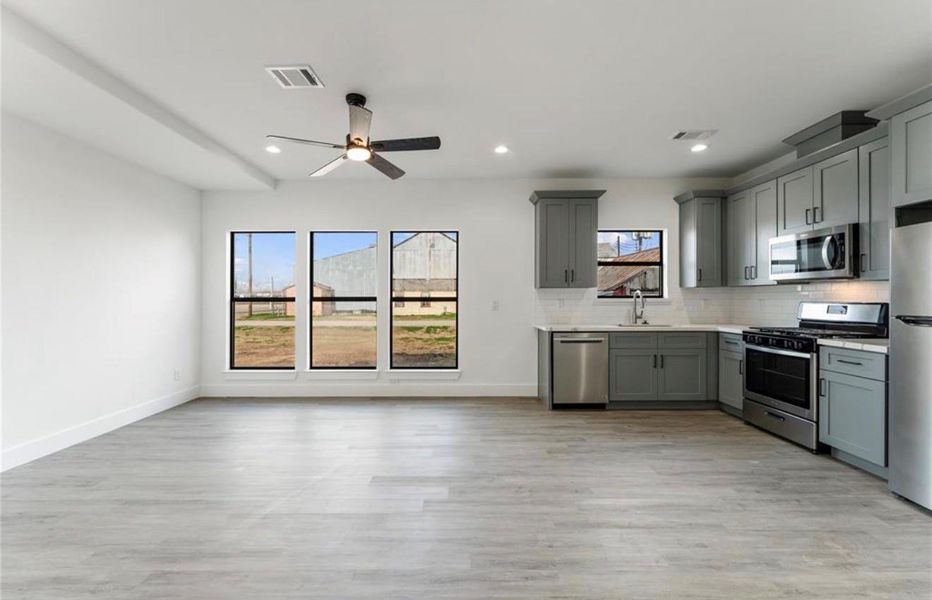 Spacious, unfurnished interior of a new home in , Beasley (Image 15).