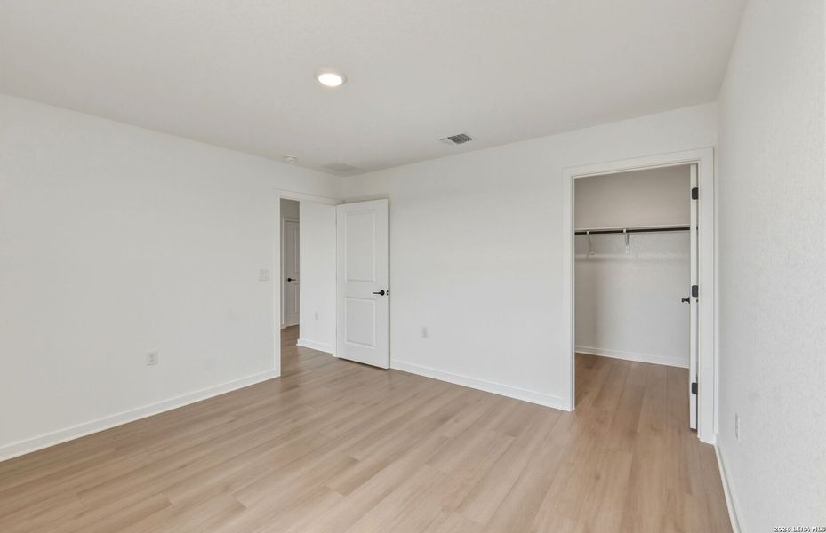 Spacious, unfurnished interior of a new home in , New Braunfels (Image 27).