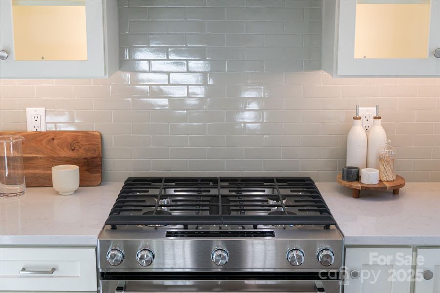 Oven and backsplash detail - Similar