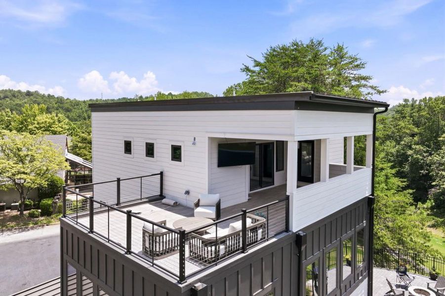 Exterior details and patio area of a home in , Helen (Image 28).
