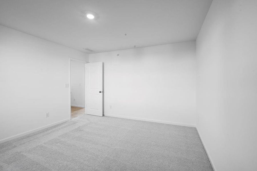 Spacious, unfurnished interior of a new home in Falls Creek, Flowery Branch (Image 19).