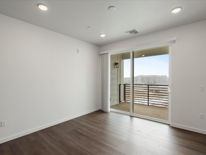 Spacious, unfurnished interior of a new home in Gateway Commons, Denver (Image 17).