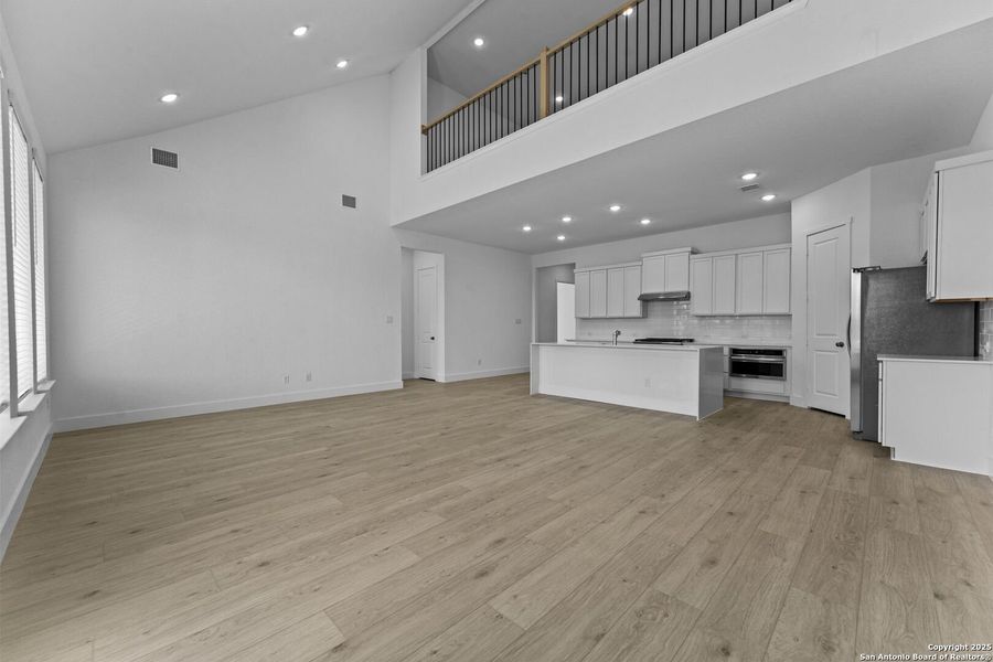 Spacious, unfurnished interior of a new home in Gatehouse: Classic Collection, New Braunfels (Image 23).