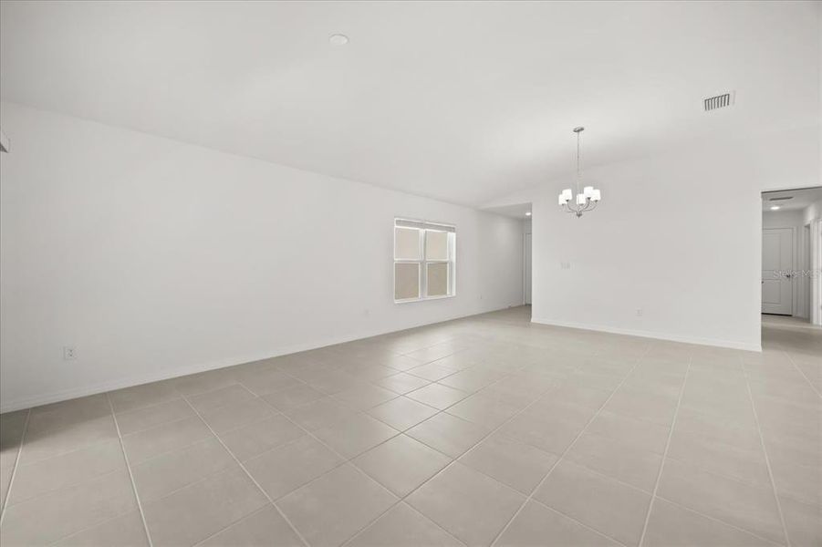 Spacious, unfurnished interior of a new home in Hickory Ranch, Auburndale (Image 14).
