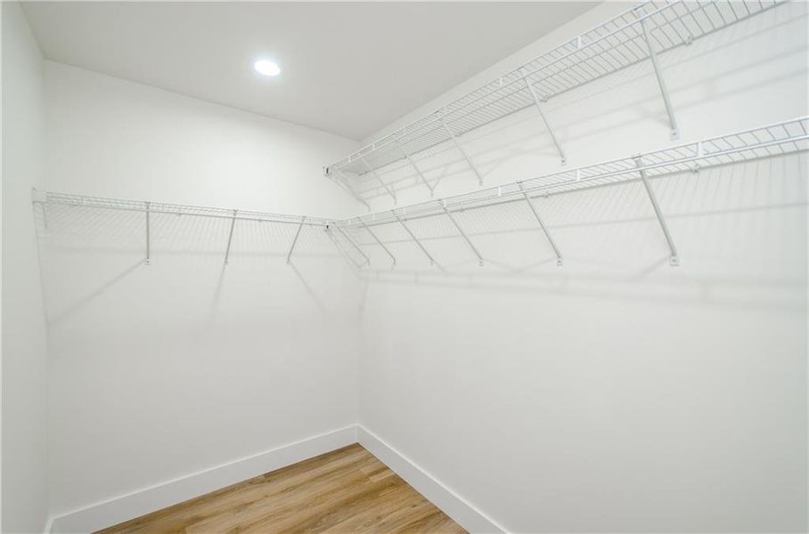 Spacious, unfurnished interior of a new home in , Gainesville (Image 19).