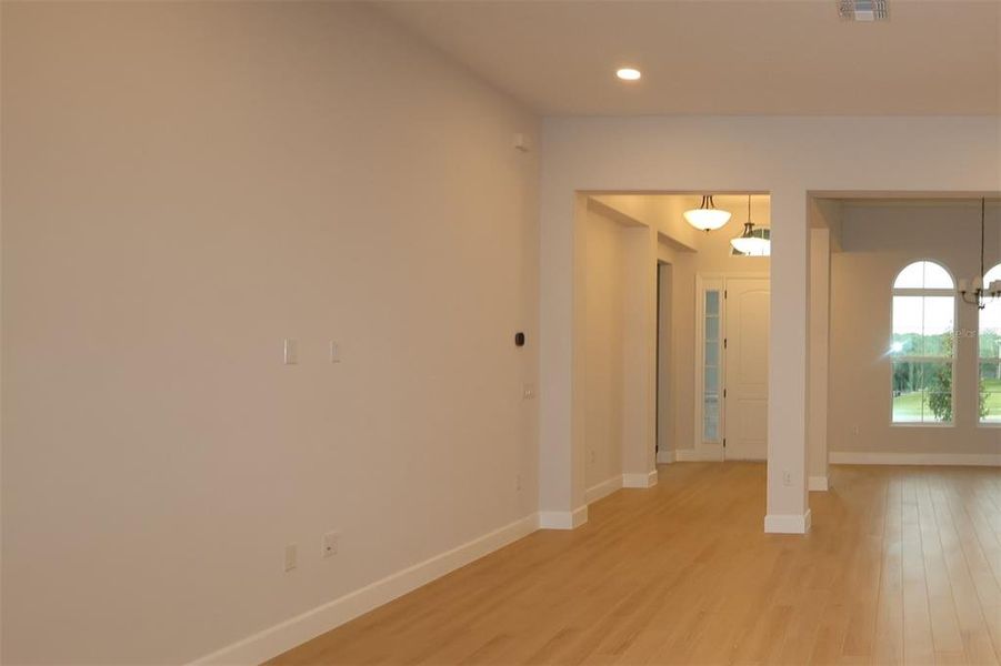 Spacious, unfurnished interior of a new home in Wolf Lake Ranch, Apopka (Image 5).