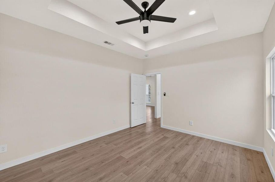 Spacious, unfurnished interior of a new home in , Corsicana (Image 12).