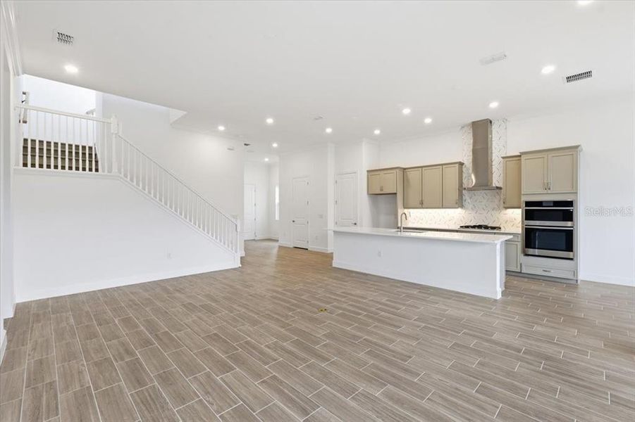 Spacious, unfurnished interior of a new home in Marisol Pointe at MiraBay, Apollo Beach (Image 9).