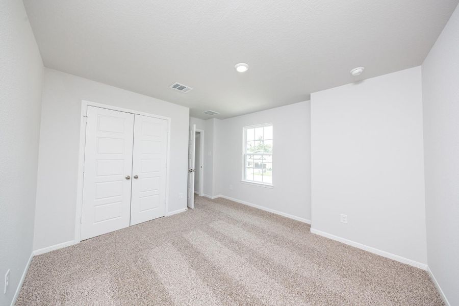 Spacious, unfurnished interior of a new home in Granger Pines, Conroe (Image 14).