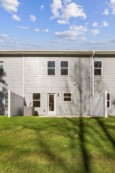 Exterior details and patio area of a home in Ironhorse, Dickson (Image 18).