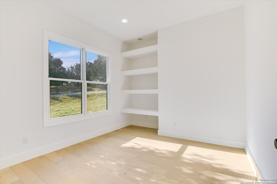 Spacious, unfurnished interior of a new home in , Horseshoe Bay (Image 30).