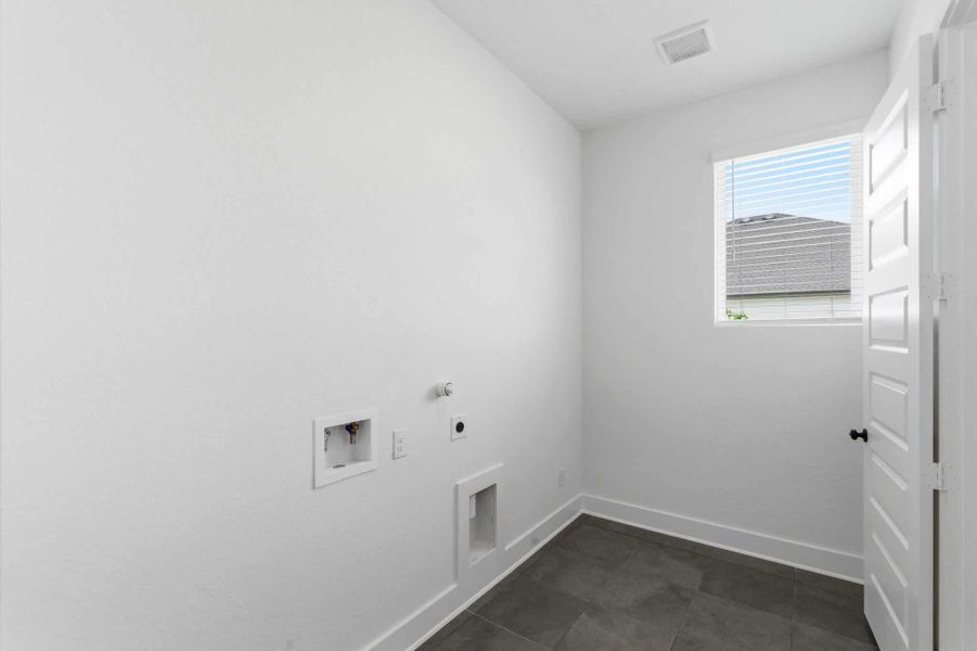 Spacious, unfurnished interior of a new home in Sienna Lakes, San Antonio (Image 49). Spacious, unfurnished interior of a new home in Sienna Lakes, San Antonio (Image 49).
