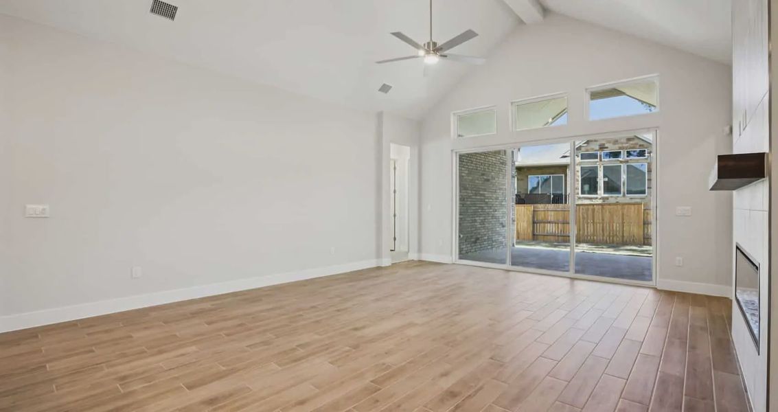 Spacious, unfurnished interior of a new home in 6 Creeks, Kyle (Image 11).