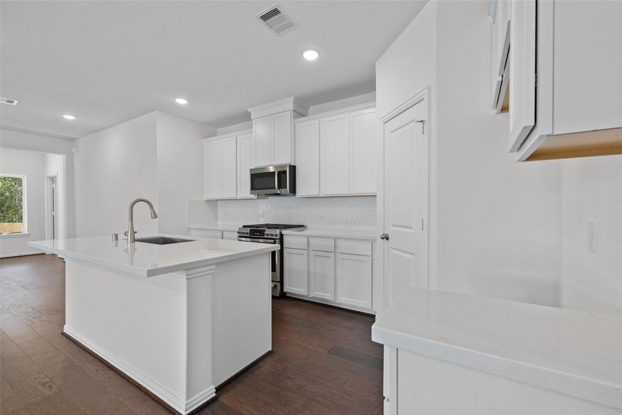 Furnished interior view inside a new home in The Woodlands Hills, Willis (Image 8). Furnished interior view inside a new home in The Woodlands Hills, Willis (Image 8).