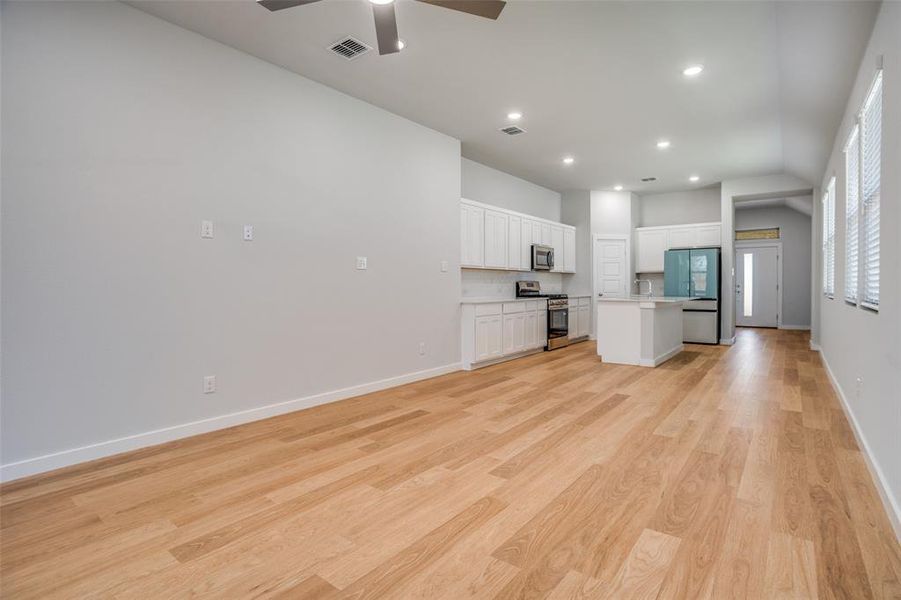 Spacious, unfurnished interior of a new home in , Princeton (Image 13).