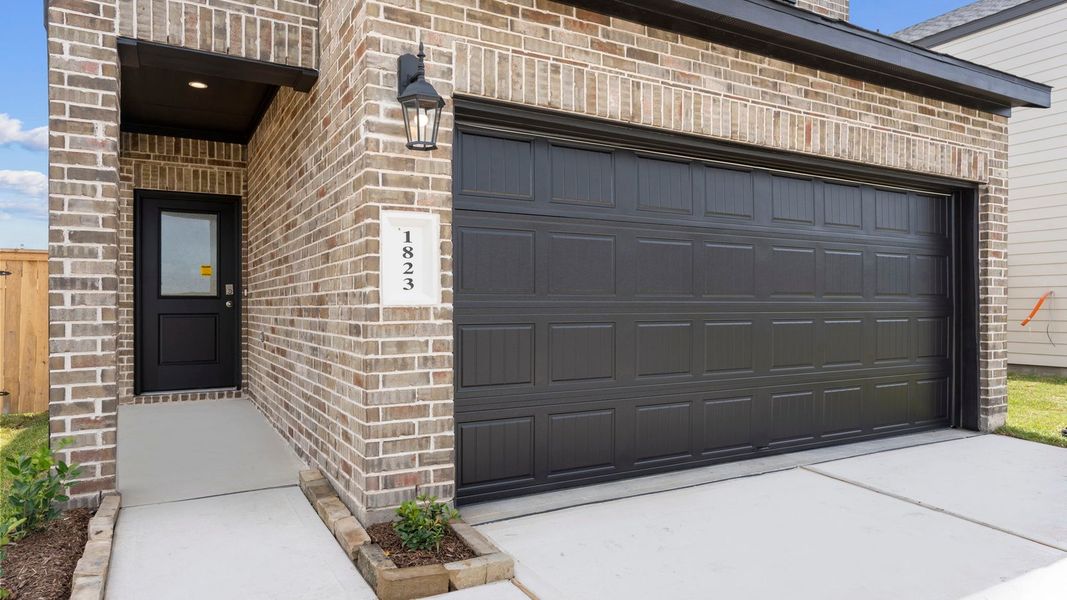 Exterior details and patio area of a home in Lexington Village, Missouri City (Image 2).