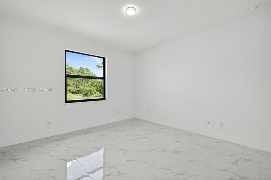 Spacious, unfurnished interior of a new home in , Lehigh Acres (Image 20).