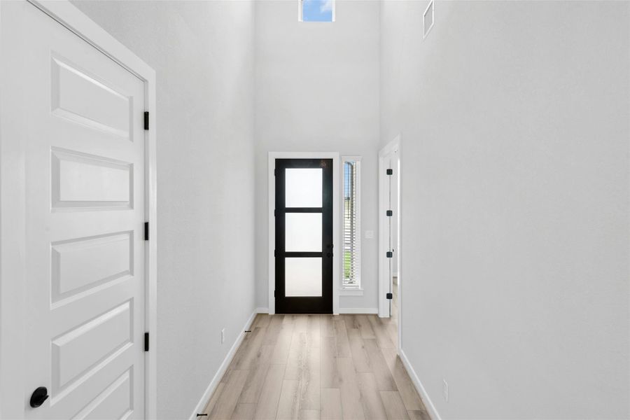 Spacious, unfurnished interior of a new home in East View Farms, Georgetown (Image 19).