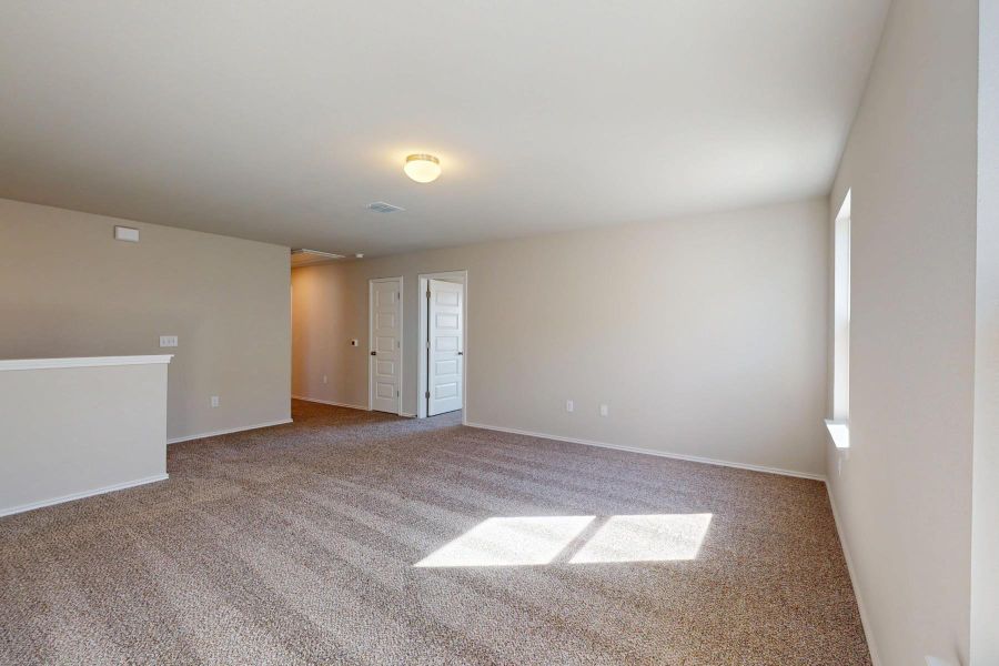Spacious, unfurnished interior of a new home in Cascades at Onion Creek, Austin (Image 10).