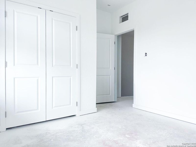 Spacious, unfurnished interior of a new home in Cordova Trails, Seguin (Image 10).