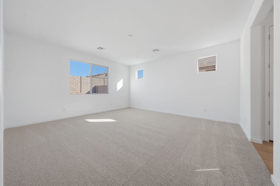 Spacious, unfurnished interior of a new home in Tierra Vistoso, Surprise (Image 10).