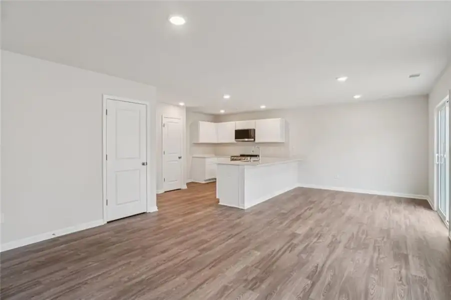 Spacious, unfurnished interior of a new home in Shallow Creek, Hogansville (Image 21).