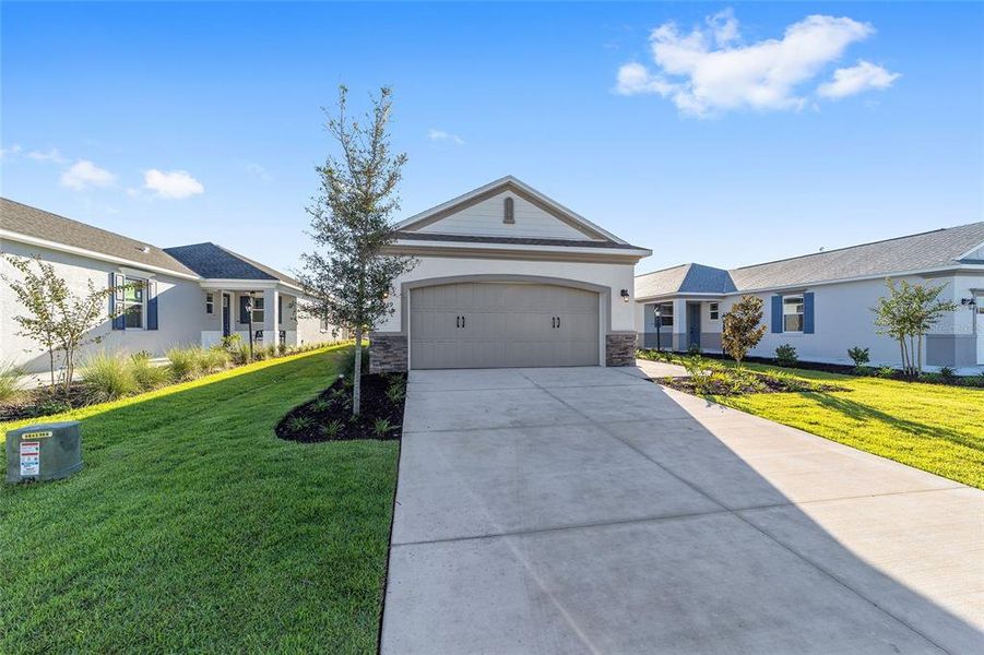 Exterior details and patio area of a home in , Ocala (Image 20).
