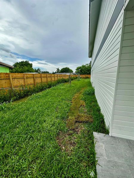 Exterior details and patio area of a home in , Florida City (Image 21).