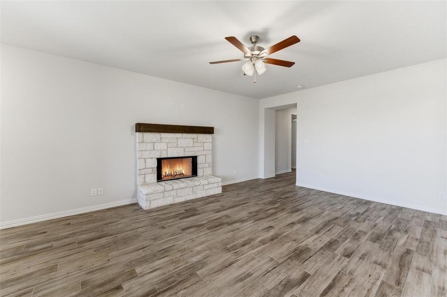 Spacious, unfurnished interior of a new home in Covenant Park, Springtown (Image 12).