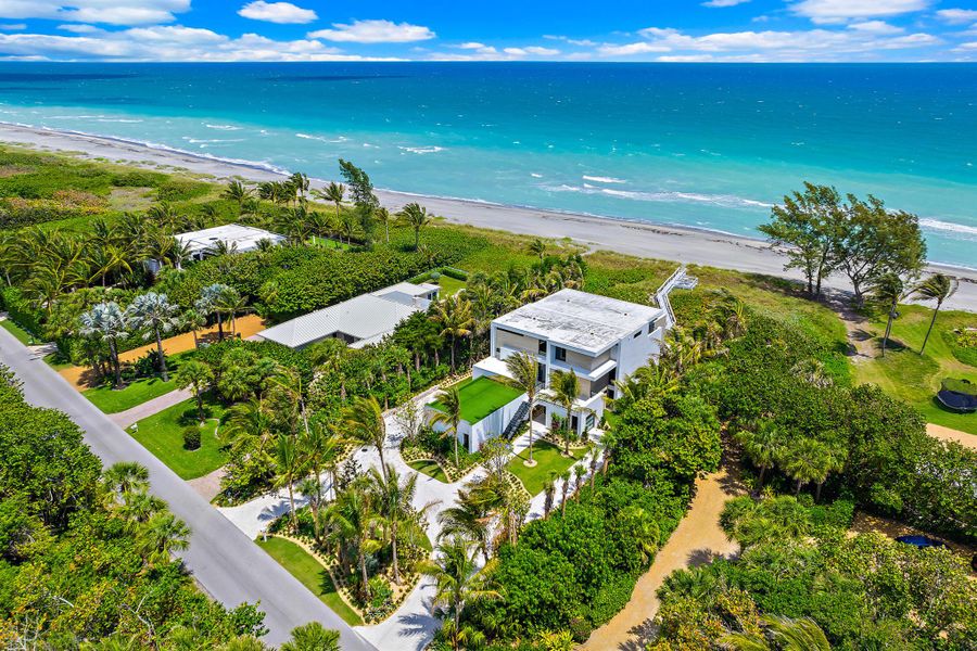 Exterior details and patio area of a home in , Jupiter Island (Image 2).