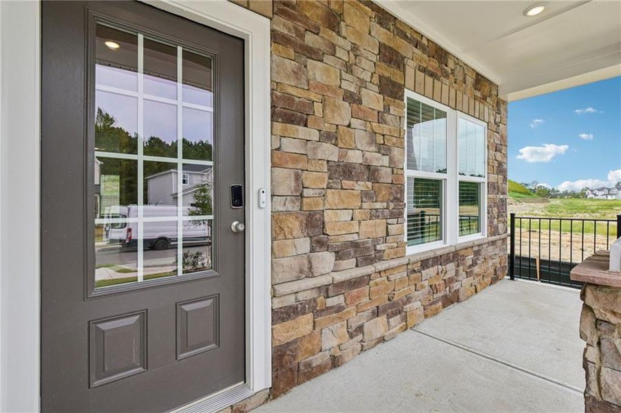Exterior details and patio area of a home in Ivey Township, Dallas (Image 2).