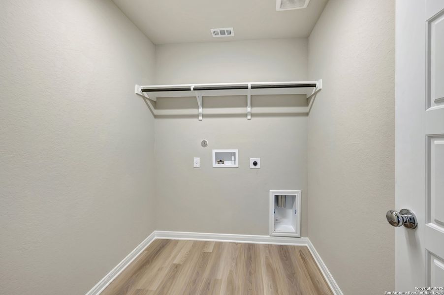 Spacious, unfurnished interior of a new home in Park Place, New Braunfels (Image 26).